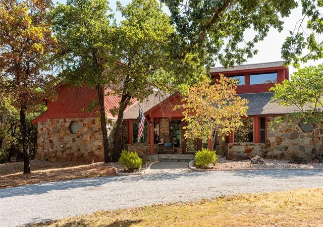 Photo 3 of Sale Pending at 12924 Three Oaks Dr, Jones, OK 73049 | MLS# 1244378 | Listing updated on 2026-09-23