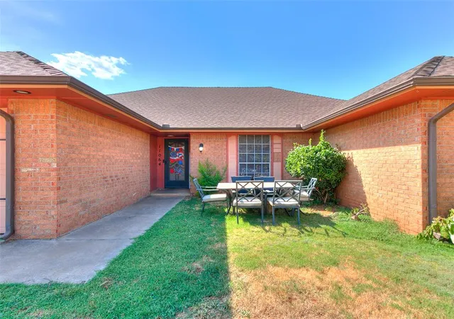 Photo 3 of Single family home for sale at 11064 Folkstone Dr, Yukon, OK 73099 | MLS# 1244388 | Listing updated on 2026-09-02