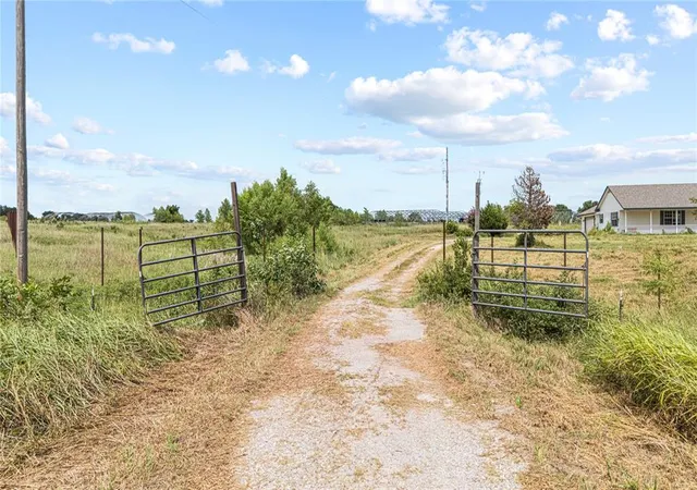 Photo 3 of Sale Pending at 1852 County Rd 1540, Stratford, OK 74872 | MLS# 1244391 | Listing updated on 2026-08-18