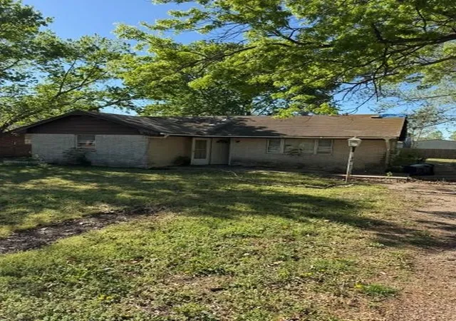16th image of 405 E Main St, Maud, OK 74854 | MLS# 1244406