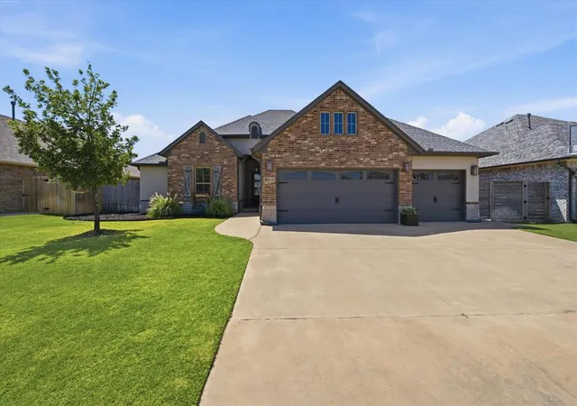 1st image of 9312 Nw 81St St, Yukon, OK 73099 | MLS# 1244411