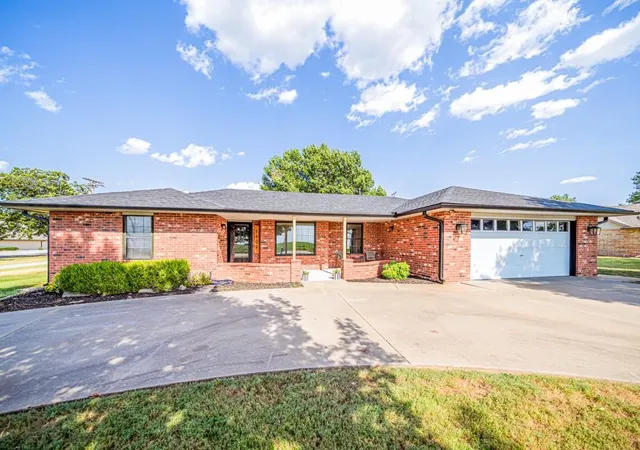 Photo 1 of Sale Pending at 1602 S 13th Street, Blackwell, OK 74631 | MLS# 1244418 | Listing updated on 2026-08-19