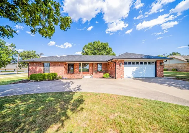Photo 2 of Sale Pending at 1602 S 13th Street, Blackwell, OK 74631 | MLS# 1244418 | Listing updated on 2026-08-19