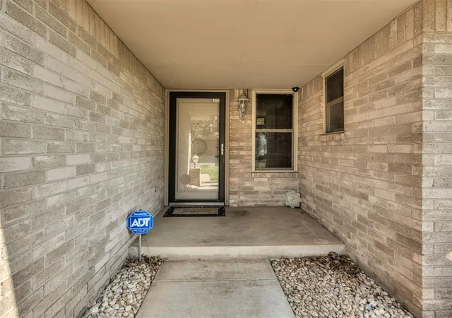 Photo 4 of Sale Pending at 1525 SW 93rd Road, Oklahoma City, OK 73159 | MLS# 1244419 | Listing updated on 2026-08-17