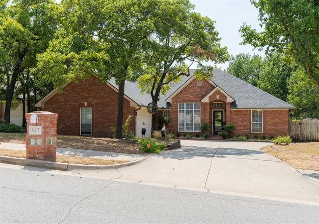 1st image of 817 Fox Hill Dr, Edmond, OK 73034 | MLS# 1244421