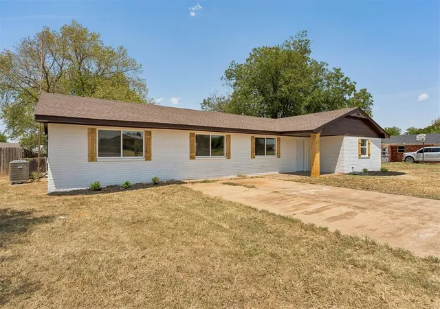 4th image of 2024 E Robberts Ave, Kingfisher, OK 73750 | MLS# 1244424