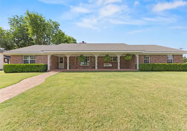 1st image of 121 W 17th St, Ada, OK 74820 | MLS# 1244438