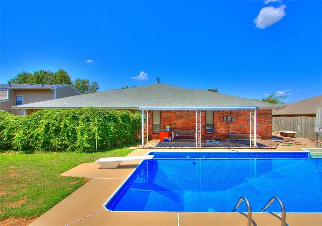 2nd image of 105 Willow Br Rd, Norman, OK 73072