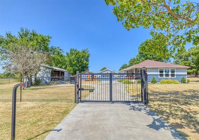 Photo 4 of Single family home for sale at 7801 N Henny Rd, Jones, OK 73049 | MLS# 1244446 | Listing updated on 2026-09-01