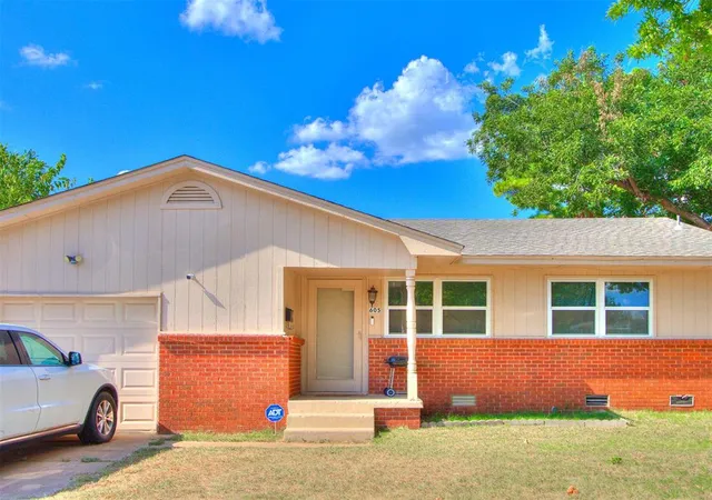 Photo 2 of Single family home for sale at 605 Eddie Dr, Oklahoma City, OK 73110 | MLS# 1244447 | Listing updated on 2026-09-08