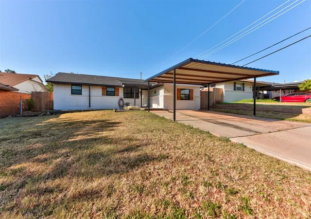 1st image of 704 Sw 1st St, Moore, OK 73160 | MLS# 1244458