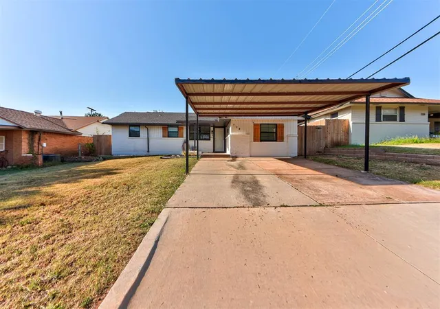 2nd image of 704 Sw 1st St, Moore, OK 73160 | MLS# 1244458