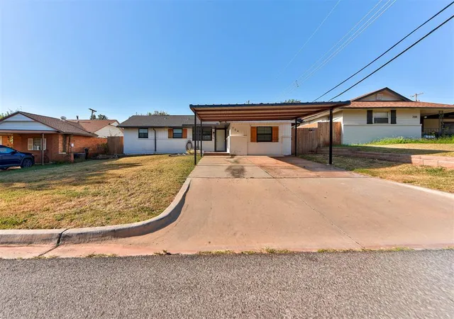 Photo 4 of Sale Pending at 704 Sw 1St St, Moore, OK 73160 | MLS# 1244458 | Listing updated on 2026-08-28