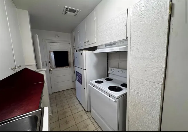 Listing Photo 4 - Condo for sale in building located at 2840 NW 23rd St, Oklahoma City, OK 73107
