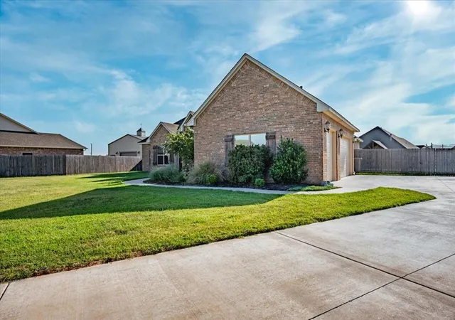 Photo 3 of Single family home for sale at 2712 Palazzo Cir, Yukon, OK 73099 | MLS# 1244470 | Listing updated on 2026-08-21