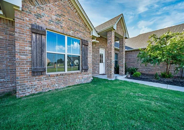 Photo 3 of Single family home for sale at 2712 Palazzo Cir, Yukon, OK 73099 | MLS# 1244470 | Listing updated on 2026-10-07