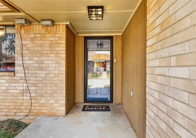 2nd image of 105 N Village Oaks Dr, Oklahoma City, OK 73130 | MLS# 1244488