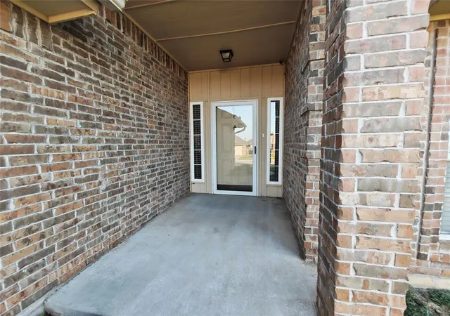 Photo 2 of Sale Pending at 4213 Kensington Dr, Moore, OK 73160 | MLS# 1244497 | Listing updated on 2026-09-19