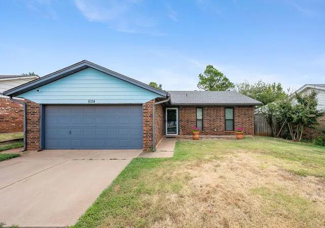 1st image of 1624 Apian Wy, Edmond, OK 73003 | MLS# 1244498