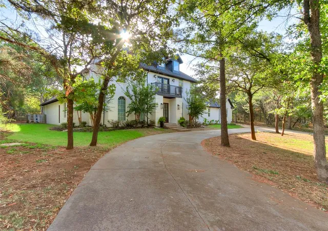 Photo 3 of Single family home for sale at 16 Greenmore Dr, Edmond, OK 73034 | MLS# 1244523 | Listing updated on 2026-08-14