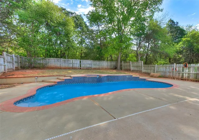 Photo 4 of Single family home for sale at 16 Greenmore Dr, Edmond, OK 73034 | MLS# 1244523 | Listing updated on 2026-10-07