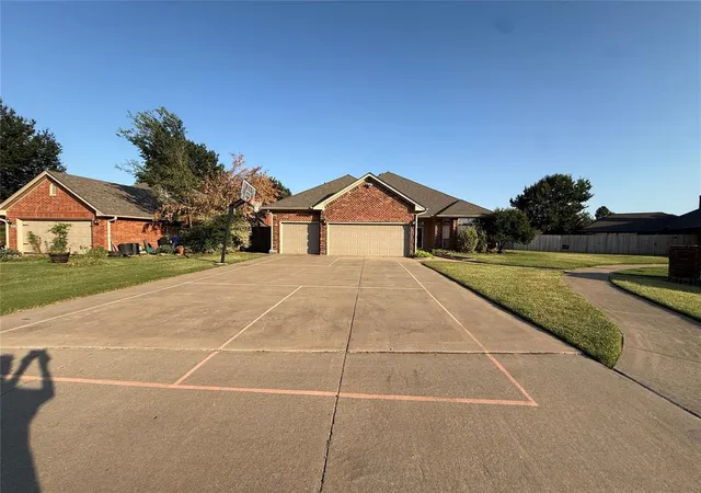 2nd image of 3908 Brunswick Ln, Norman, OK 73072 | MLS# 1244536