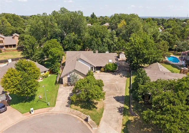 Photo 2 of Single family home for sale at 2008 Mistletoe Ct, Edmond, OK 73034 | MLS# 1244545 | Listing updated on 2026-08-27