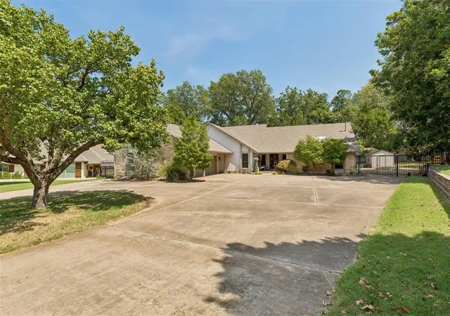 Photo 1 of Single family home for sale at 2008 Mistletoe Ct, Edmond, OK 73034 | MLS# 1244545 | Listing updated on 2026-08-27