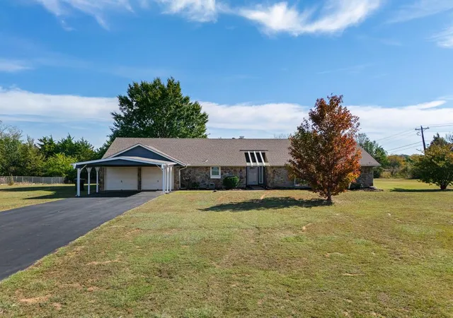 Single family home for sale at 1 Oakridge Dr, Shawnee, OK 74804 | MLS# 1244573