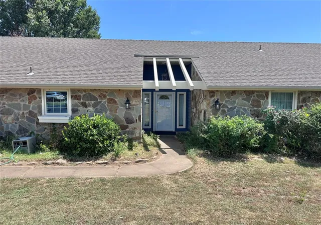 2nd image of 1 Oakridge Dr, Shawnee, OK 74804 | MLS# 1244573