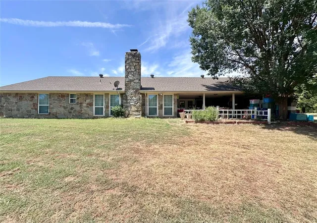 4th image of 1 Oakridge Dr, Shawnee, OK 74804 | MLS# 1244573