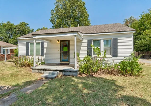1st image of 17 E 11th St, Edmond, OK 73034 | MLS# 1244577