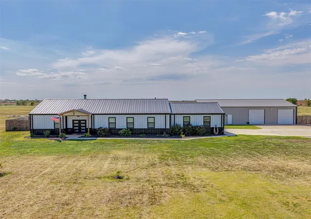 Photo 3 of Sale Pending at 6829 Ne Mustang Rd, Piedmont, OK 73078 | MLS# 1244585 | Listing updated on 2026-08-25