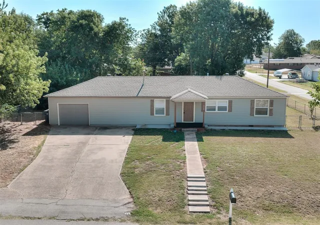 1st image of 704 N Madison Ave, Blanchard, OK 73010 | MLS# 1244587