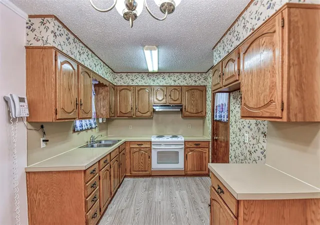 Photo 3 of Sale Pending at 1135 Elmhurst St, Moore, OK 73160 | MLS# 1244591 | Listing updated on 2026-09-22