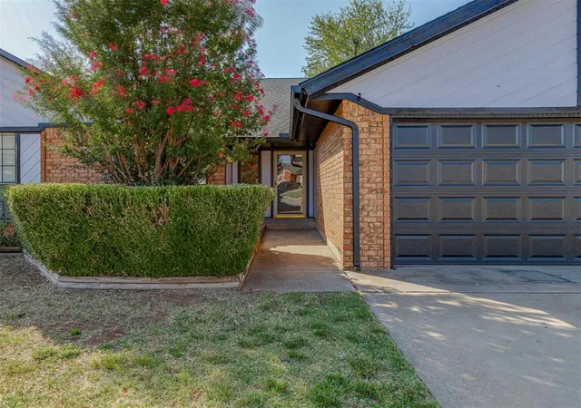 Photo 2 of Single family home for sale at 720 Tumbleweed Dr, Yukon, OK 73099 | MLS# 1244599 | Listing updated on 2026-09-12