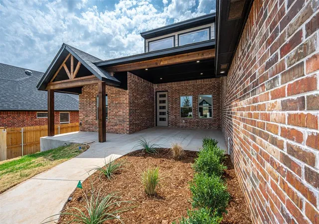 Photo 3 of Single family home for sale at 11528 Nw 103rd Street, Yukon, OK 73099 | MLS# 1244603 | Listing updated on 2026-10-05