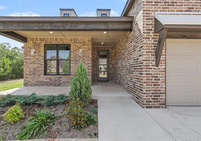 Photo 3 of Single family home for sale at 19640 Stratmore Way, Edmond, OK 73012 | MLS# 1244607 | Listing updated on 2026-09-08