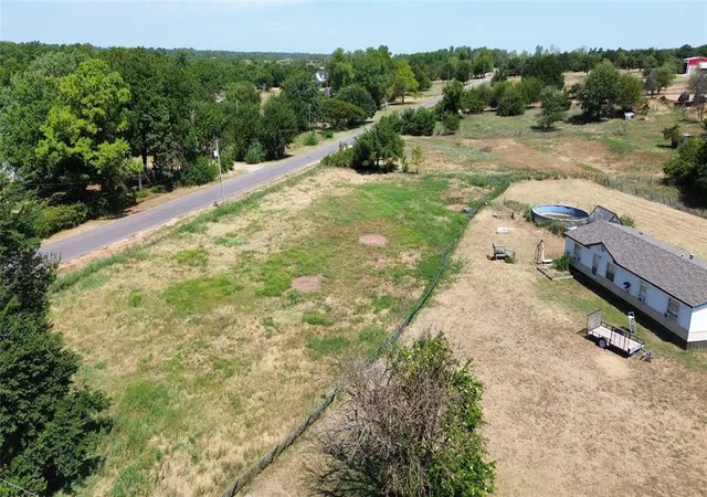 3rd image of 935 Ne 70Th St, Blanchard, OK 73010 | MLS# 1244618