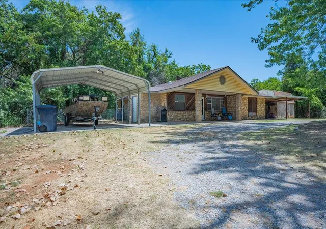 2nd image of 13124 Lakeroad Dr, Mc Loud, OK 74851 | MLS# 1244628