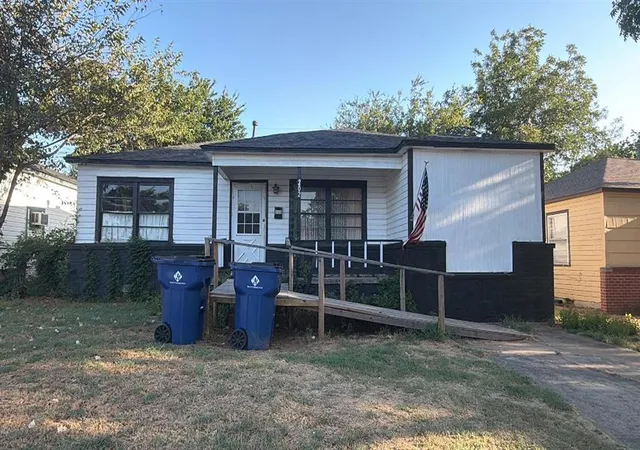 1st image of 202 E Elder Ave, Duncan, OK 73533 | MLS# 1244631