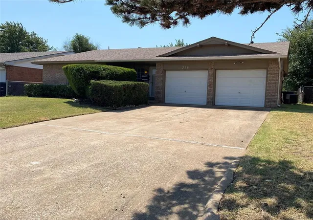 2nd image of 716 Nw 17th St, Moore, OK 73160 | MLS# 1244637