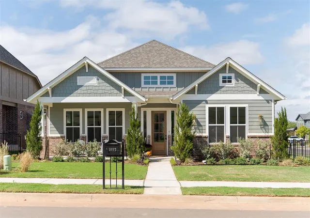 Single family home for sale at 1925 Parkwood Ave, Edmond, OK 73034 | MLS# 1244638