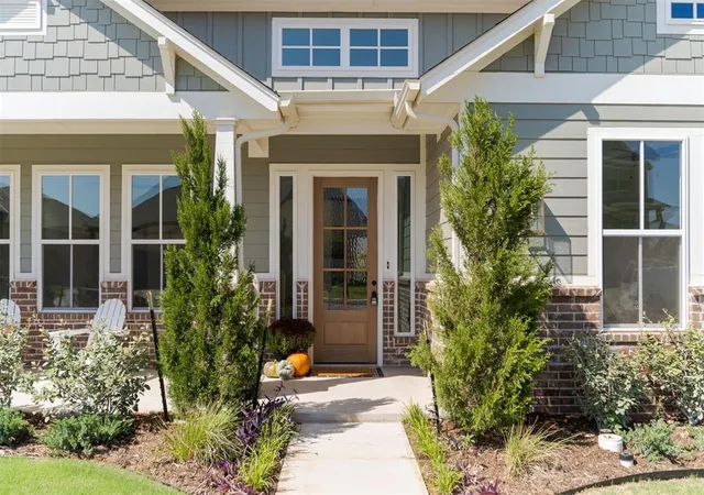 Photo 2 of Single family home for sale at 1925 Parkwood Ave, Edmond, OK 73034 | MLS# 1244638 | Listing updated on 2026-10-08