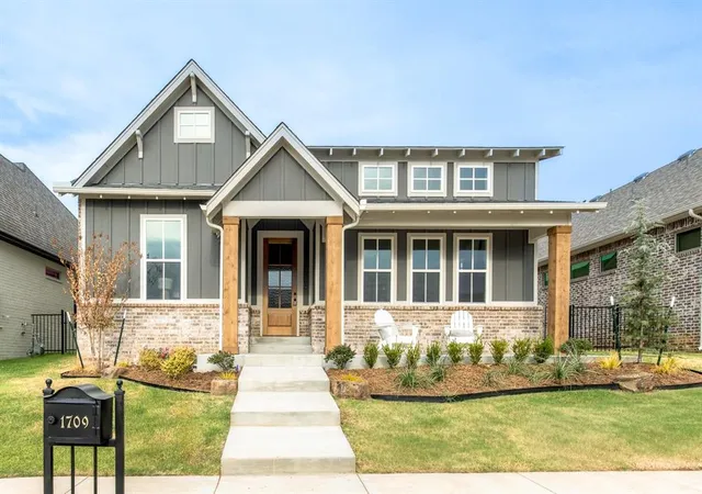 Photo 1 of Single family home for sale at 1709 Parkwood Ave, Edmond, OK 73034 | MLS# 1244648 | Listing updated on 2026-09-01