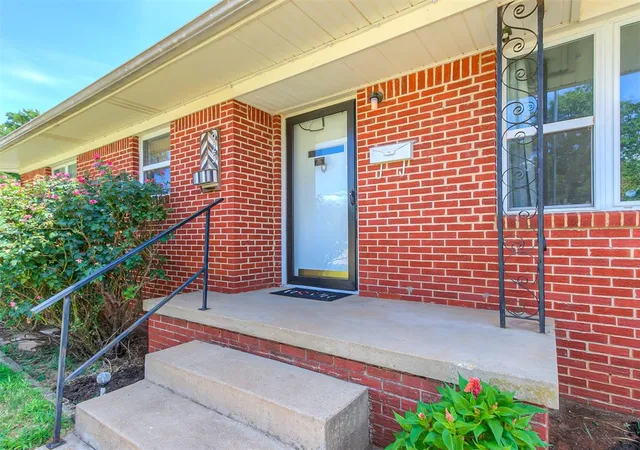 2nd image of 925 W Creek St, Lindsay, OK 73052 | MLS# 1244649