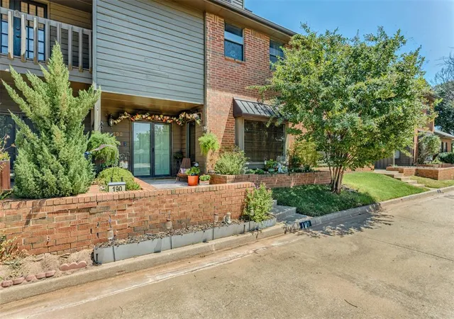 2nd image of 11300 N Pennsylvania Ave #190, Oklahoma City, OK 73120 | MLS# 1244651