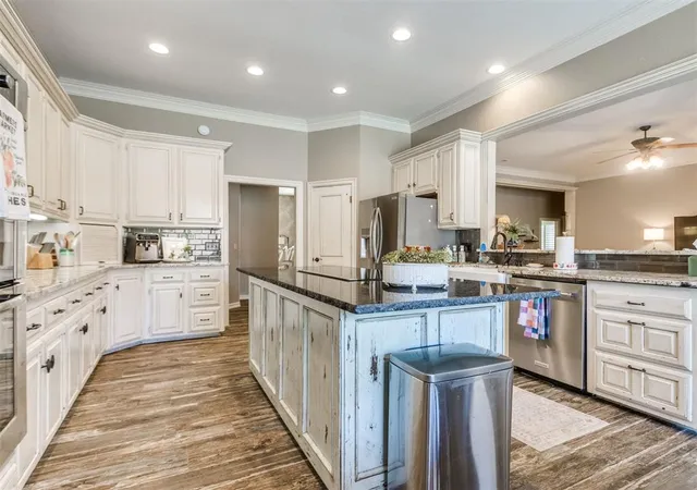 Photo 3 of Single family home for sale at 1429 Spring Crk Dr, Yukon, OK 73099 | MLS# 1244700 | Listing updated on 2026-10-05
