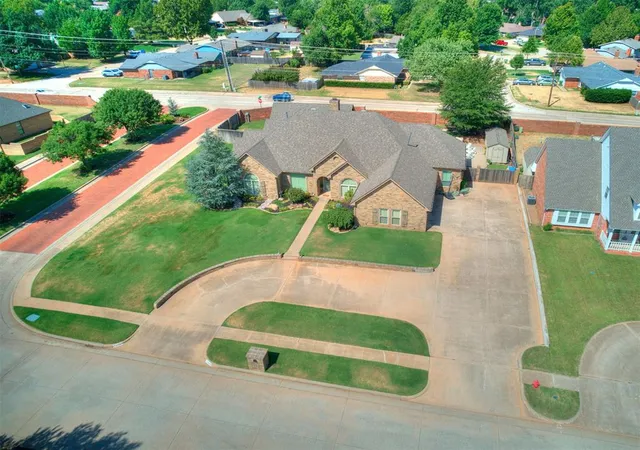 2nd image of 1429 Spring Creek Dr, Yukon, OK 73099 | MLS# 1244700