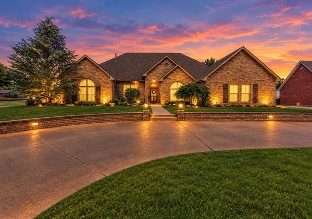 Photo 2 of Single family home for sale at 1429 Spring Crk Dr, Yukon, OK 73099 | MLS# 1244700 | Listing updated on 2026-10-05